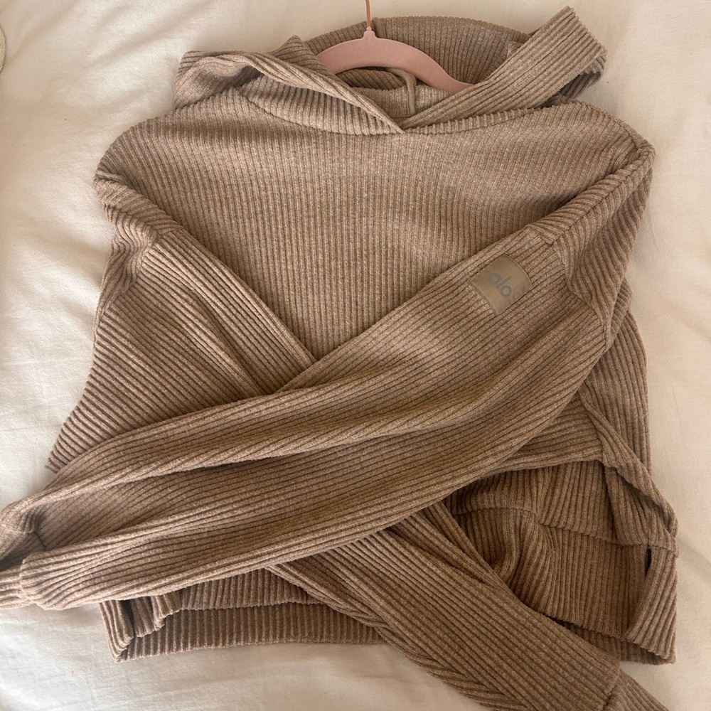 ALO Yoga Tan Ribbed Women Sweater and Sweatpants - Picture 3 of 9